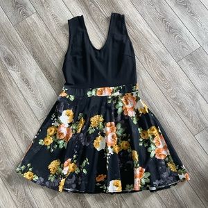 Womens floral dress In excellent condition